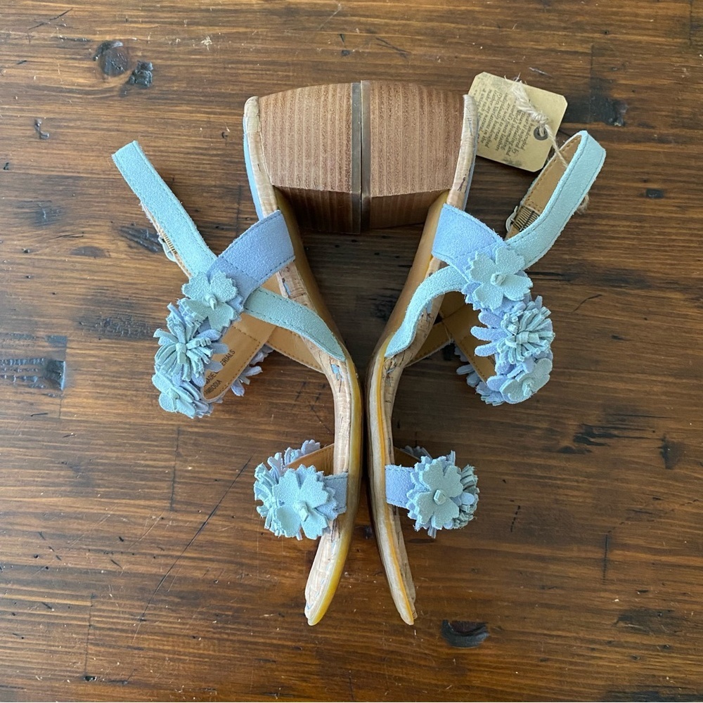 Born Springs Square Toe Sandal Light Blue 3D Floral Leather Block Heel Size 9 - Picture 4 of 11